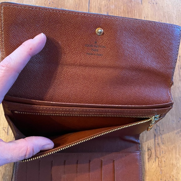 Louis Vuitton Long Passport Wallet - Picture 14 of 16